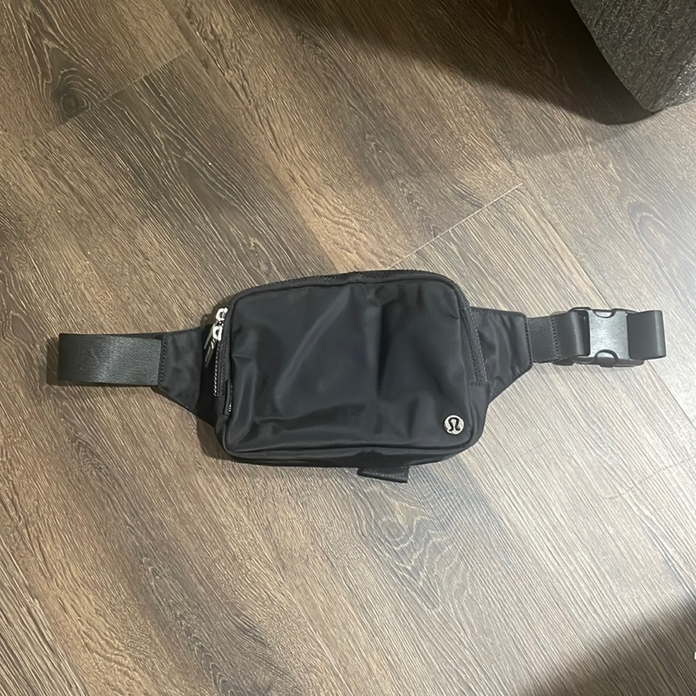Lululemon Large Black Belt Bag